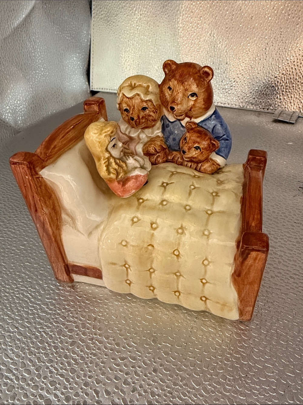 Vintage 1982 Ceramic Music Box of Goldilocks where she moves back and forth - Picture 4 of 11